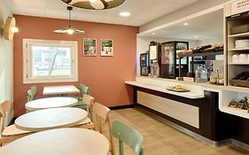 B&B Hotel Cergy Pierrelaye